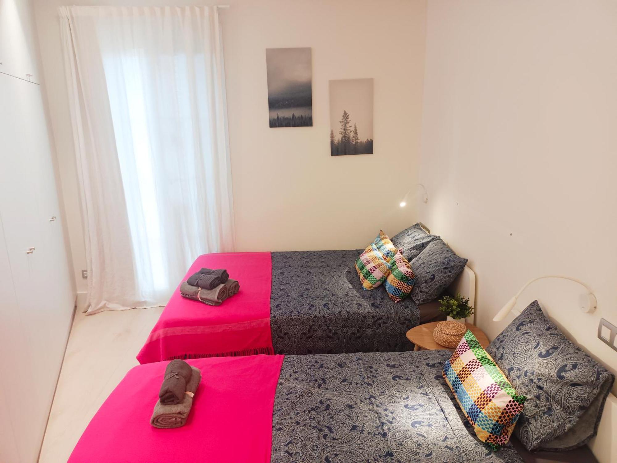 Private Rooms By Plaza Universidad Barcelona Exteriör bild